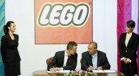 Szijjártó Péter stratégiai megállapodást írt alá a LEGO-val