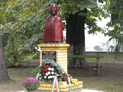 Nagy Imre szobra (fotó: Mesztegnyő Község Önkormányzata, Szabados Árpád)