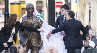 Orbán Viktor leleplezte Kosztolányi Dezső egészalakos szobrát Szabadkán