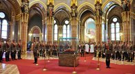 Újra a Magyar Honvédség őrzi a Szent Koronát