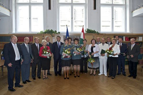 Cséfalvay Zoltán és a díjazottak (fotó: Árvai Károly)