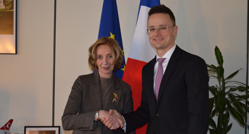 Szijjártó Péter és Nicole Bricq külkereskedelmi miniszter a francia Külkereskedelmi Minisztériumban
