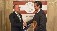 A vajdasági Magyar Nemzeti Tanács elnöke kapta a Lőrincz Csaba-díjat
