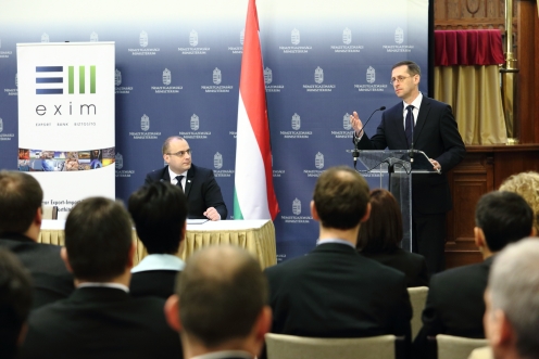 Nátrán Roland, az Eximbank vezérigazgatója és Varga Mihály nemzetgazdasági miniszter - Fotó: NGM