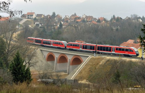 2013. december 12-én felújított vasúti pályán indult újra a személyszállítás Esztergom és Pilisvörösvár között. Fotó: Máthé Zoltán, MTI