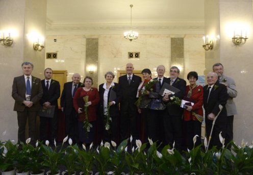 A kitüntetettek hozzátartozói és Ilan Mor, Izrael budapesti nagykövete - Fotó: Bruzák Noémi, MTI