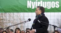 Műfüves futballpályát adott át Orbán Viktor Nyírlugoson