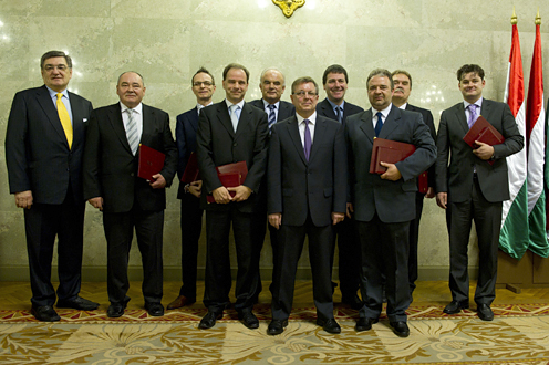 Matolcsy György és a díjazottak (fotó: Botár Gergely)