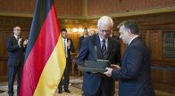 Magyar kitüntetést adott át Orbán Viktor Hans-Gert Pötteringnek