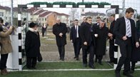 Műfüves futballpályát adott át Orbán Viktor Nyírlugoson