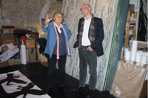 Minister Balog with Judit Reigl in the artist’s studio (Photo: Kata Andrási)