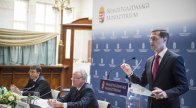 Varga Mihály: a kkv-k exportját kell idén segíteni