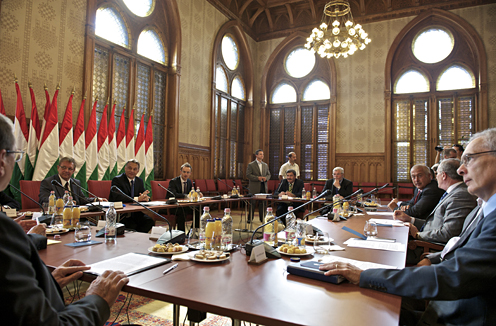 Orbán Viktor közgazdászokkal tanácskozik (fotó: Árvai Károly)